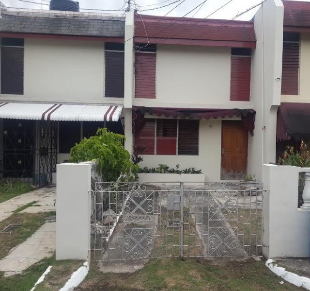 Townhouse For Sale in Golding Circle Mona, Kingston / St. Andrew