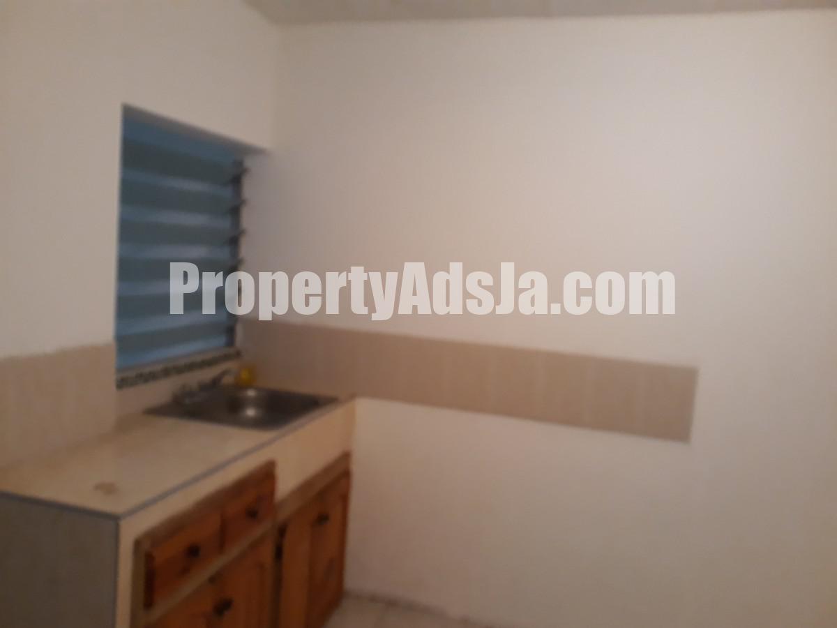 House For Rent in Molynes Road, Kingston / St. Andrew Jamaica