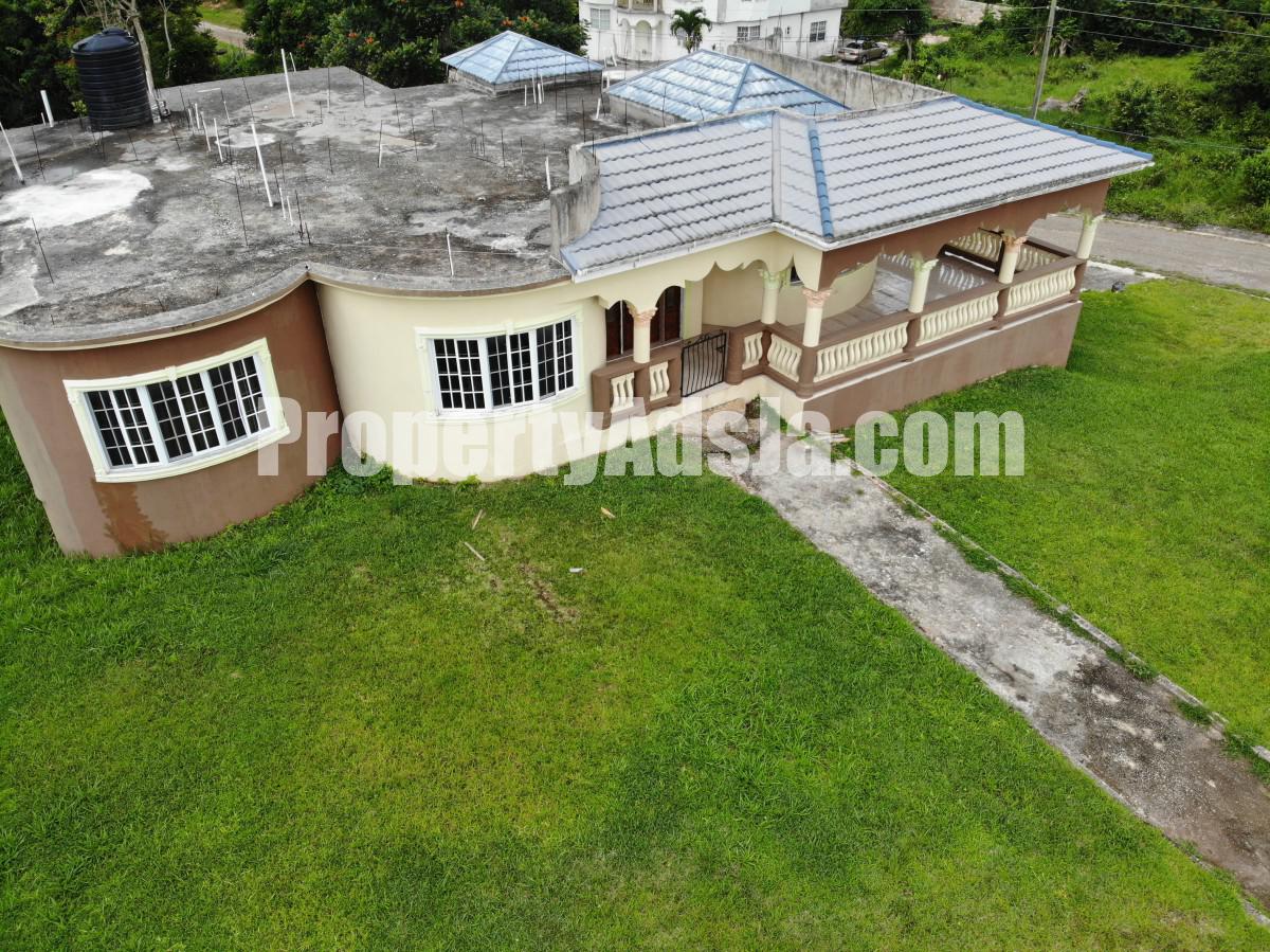 House For Sale in Spalding, Manchester Jamaica