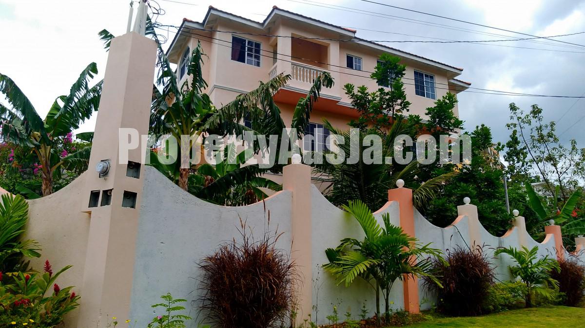 House For Sale in Red Hills Kingston 19, Kingston / St. Andrew Jamaica