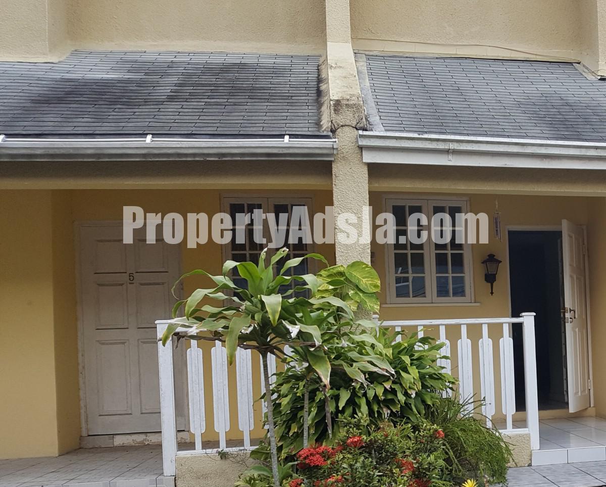 Townhouse For Sale in Sherbourne Heights Stony Hill, Kingston / St