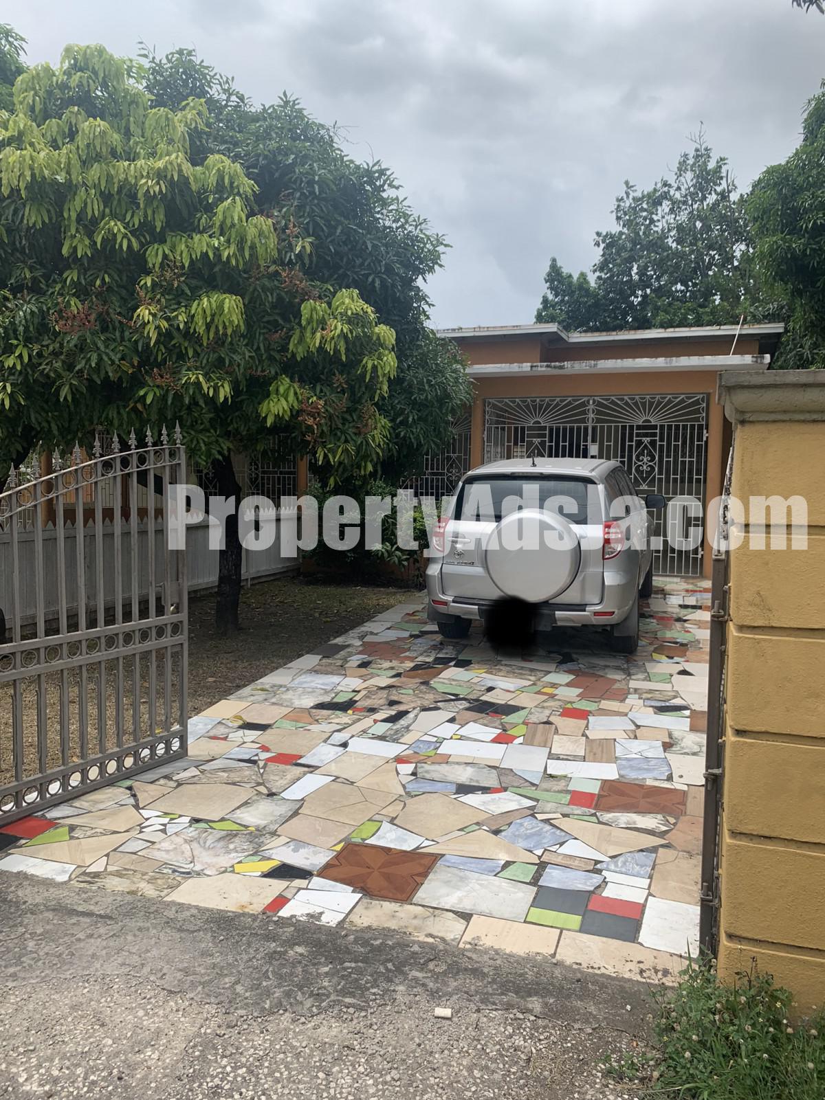 House For Rent in Red Hills Road, Kingston / St. Andrew Jamaica