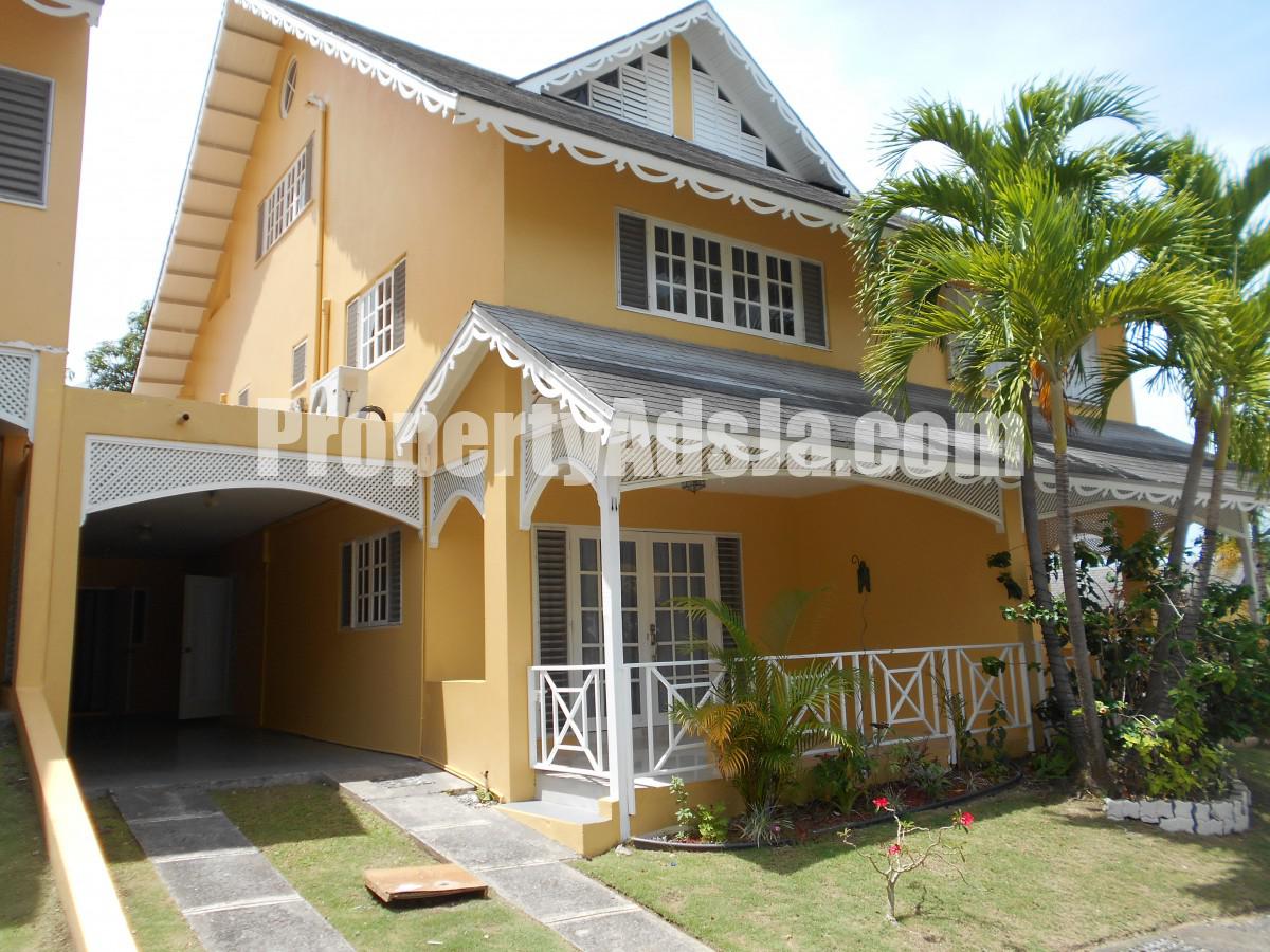 Townhouse For Sale in Kingston 8, Kingston / St. Andrew Jamaica