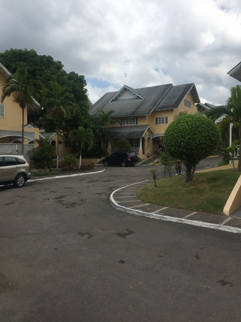 Townhouse For Rent in MANOR PARK, Kingston / St. Andrew Jamaica