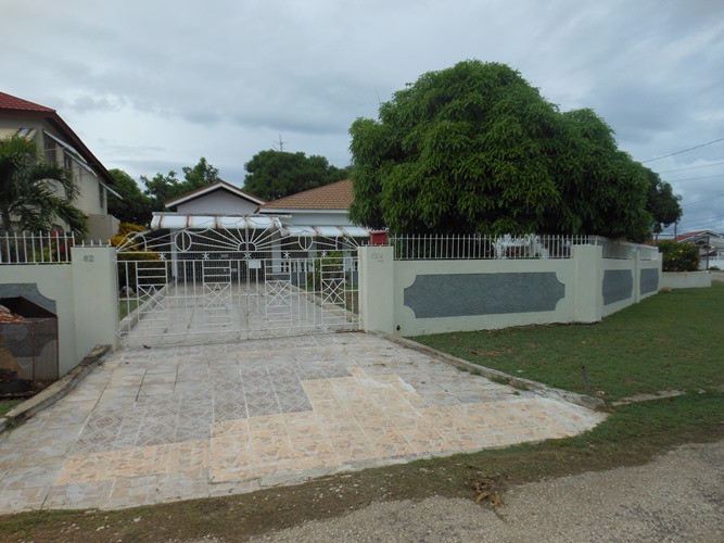 House For Sale in May Pen, Clarendon Jamaica