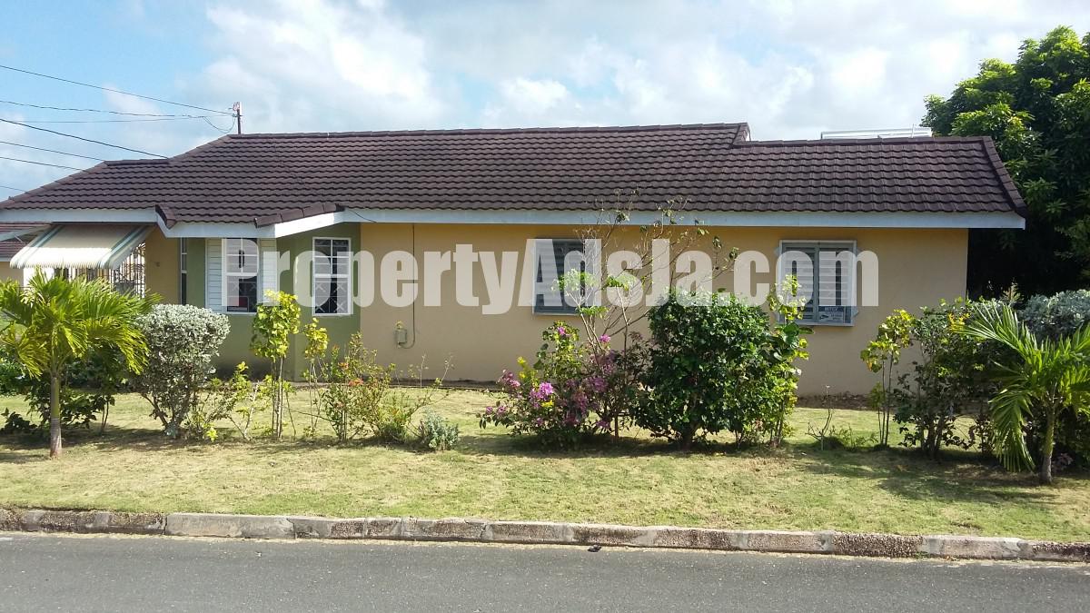 House For Sale in StoneBrook Estate, Trelawny Jamaica