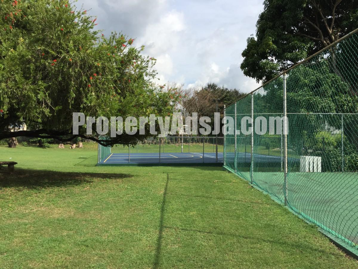 Townhouse For Rent in MANOR PARK, Kingston / St. Andrew Jamaica