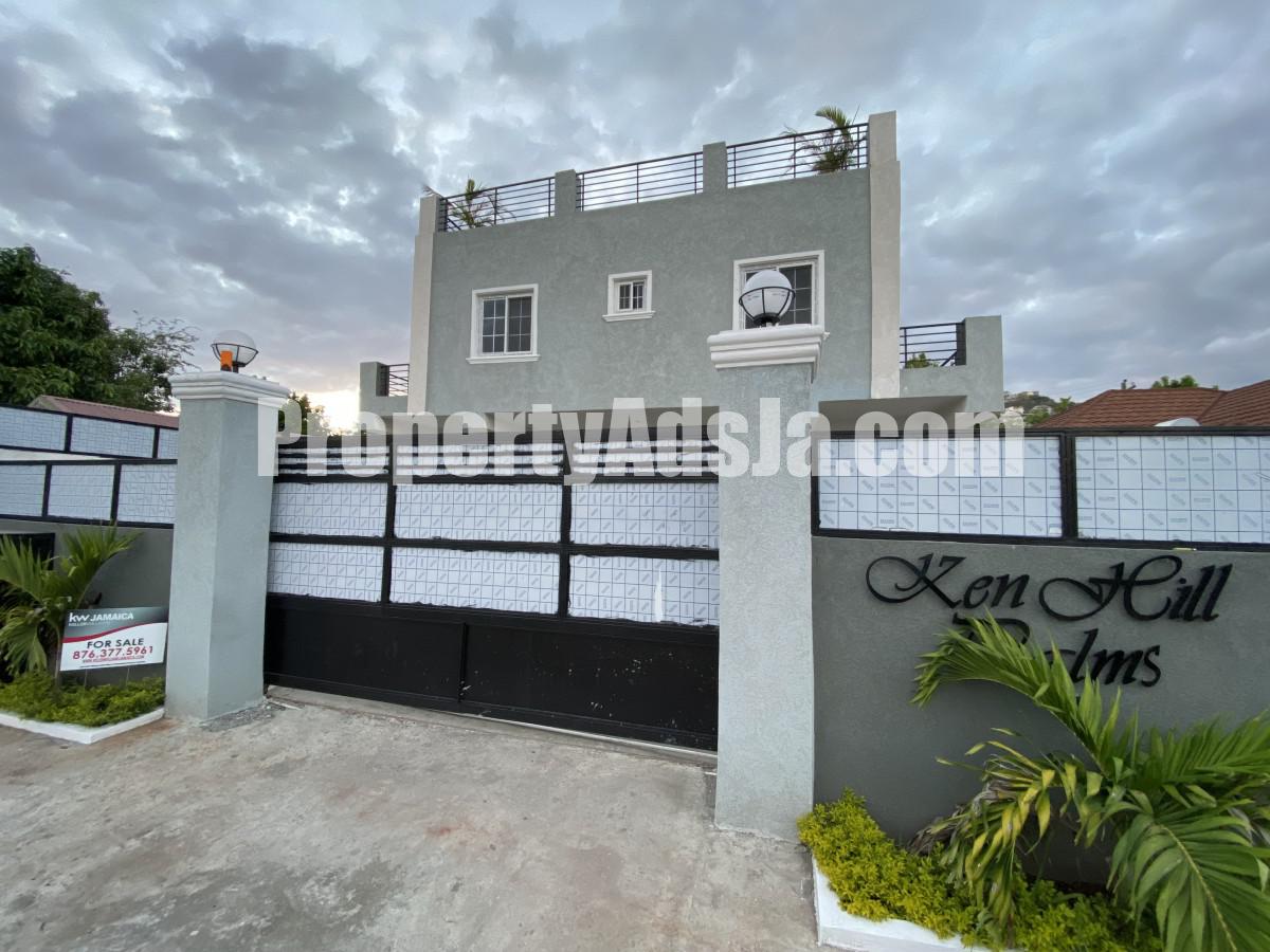 Apartment For Sale in Queensbury Pembroke Hall, Kingston / St. Andrew