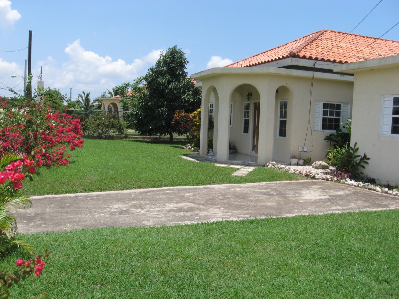 House For Sale in AQUEDUCT COUNTRY CLUB, St. Catherine Jamaica
