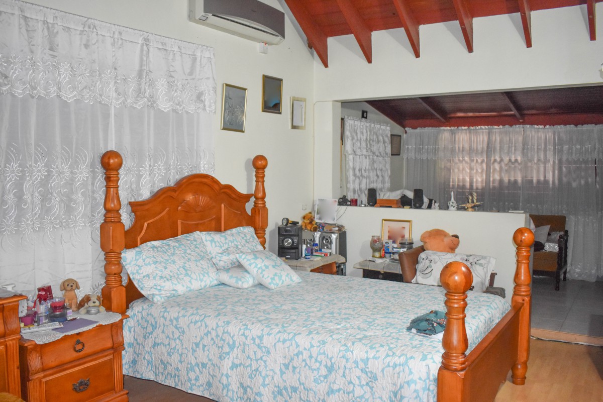 House For Sale in Graham Heights Birdsucker, Kingston / St. Andrew