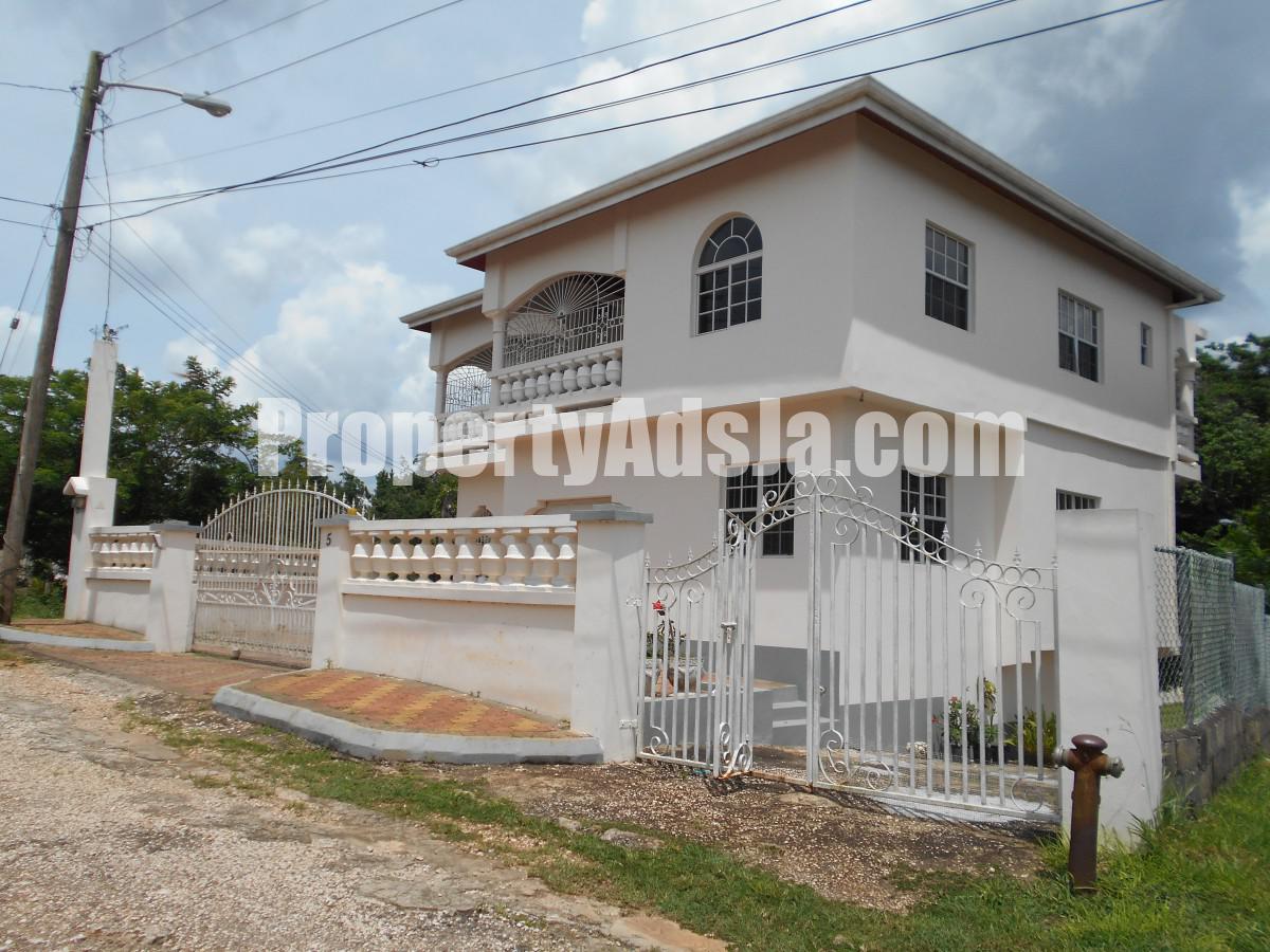 House For Sale in Wood Lawn, Manchester Jamaica