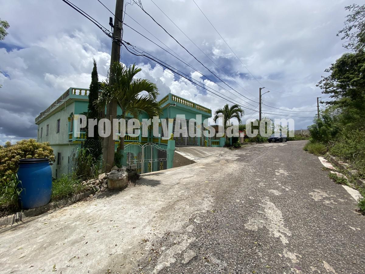 House For Sale in Melrose Mews Mandeville, Manchester Jamaica