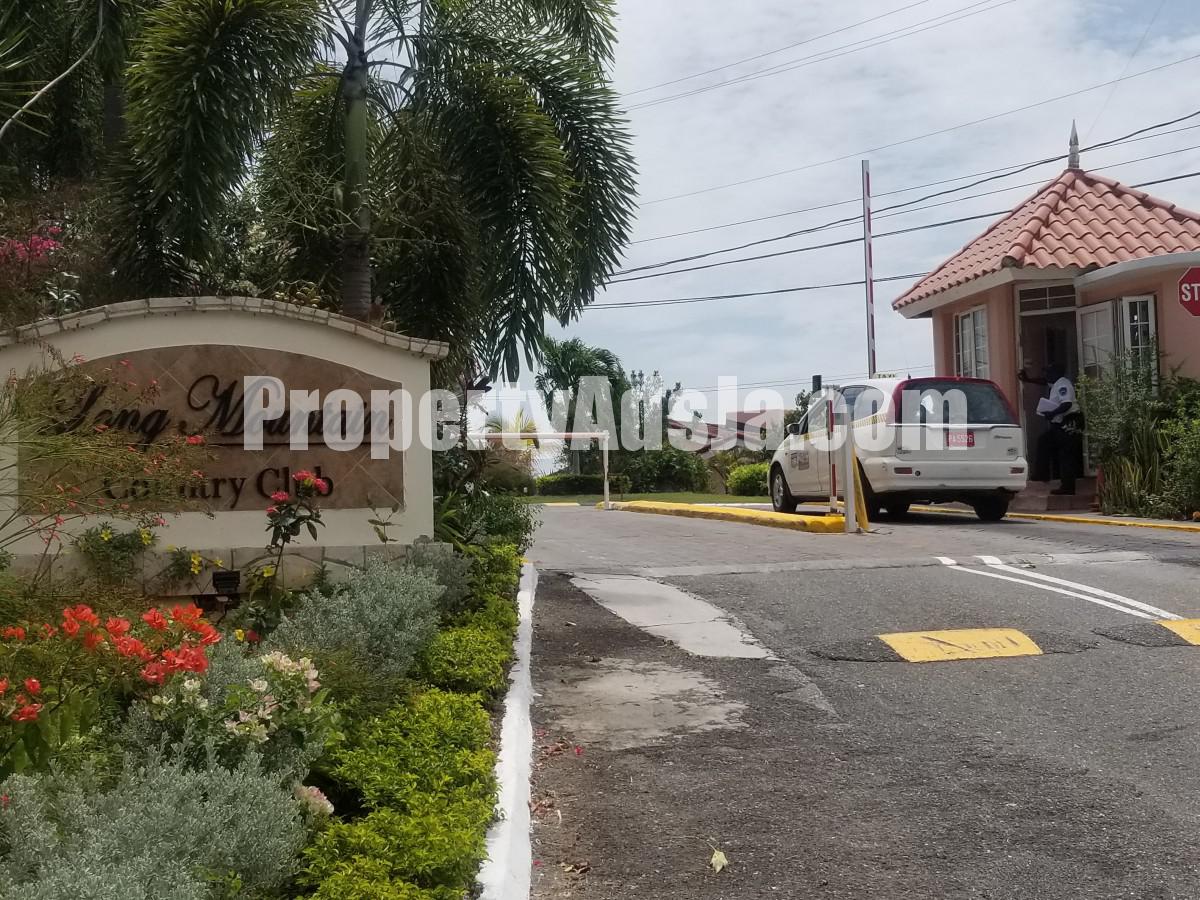 Townhouse For Rent in Long Mountain, Kingston / St. Andrew Jamaica