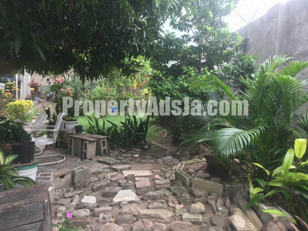 House For Sale in Red Hills Road, Kingston / St. Andrew Jamaica