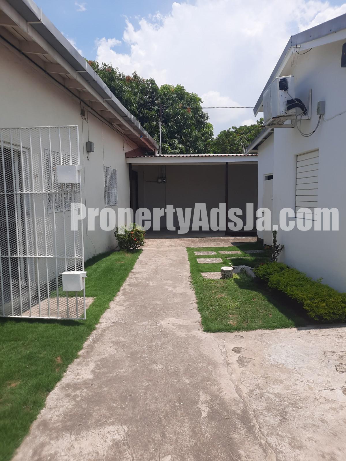 Commercial building For Rent in Hagley Park, Kingston / St. Andrew