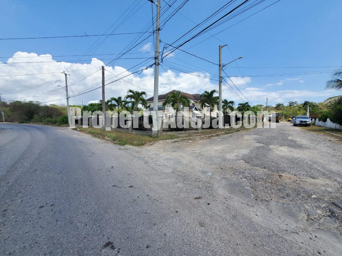 House For Sale in Chateau, Clarendon Jamaica