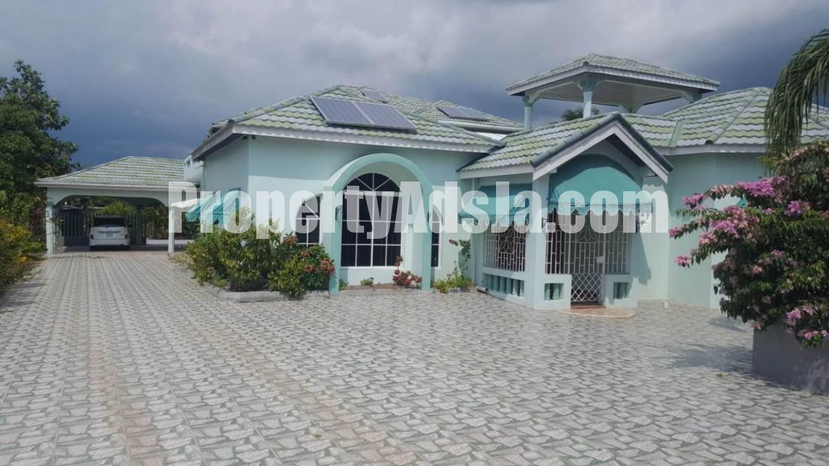 House For Sale in Inglewood, Clarendon Jamaica