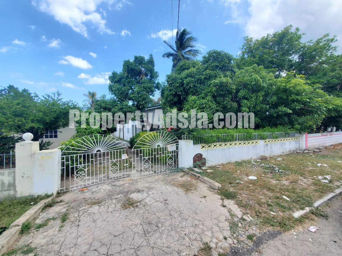 House For Sale in Sydenham, St. Catherine Jamaica