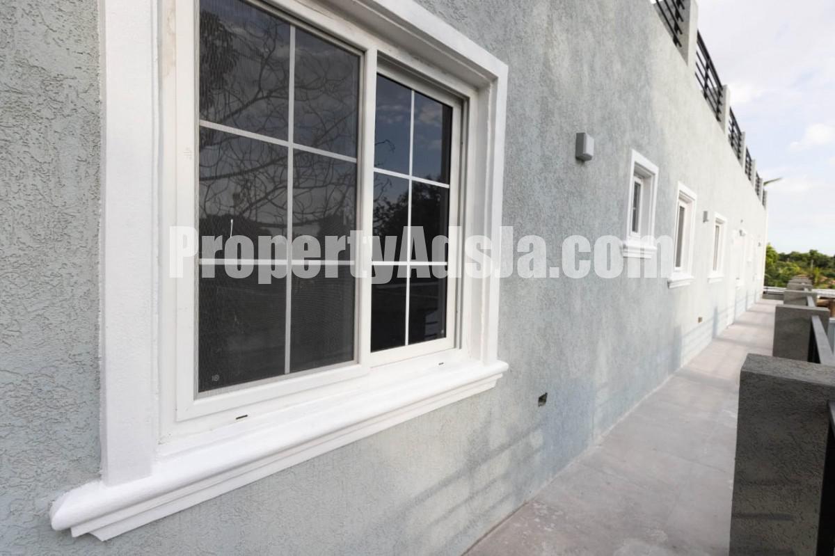 Apartment For Sale in Queensbury Pembroke Hall, Kingston / St. Andrew