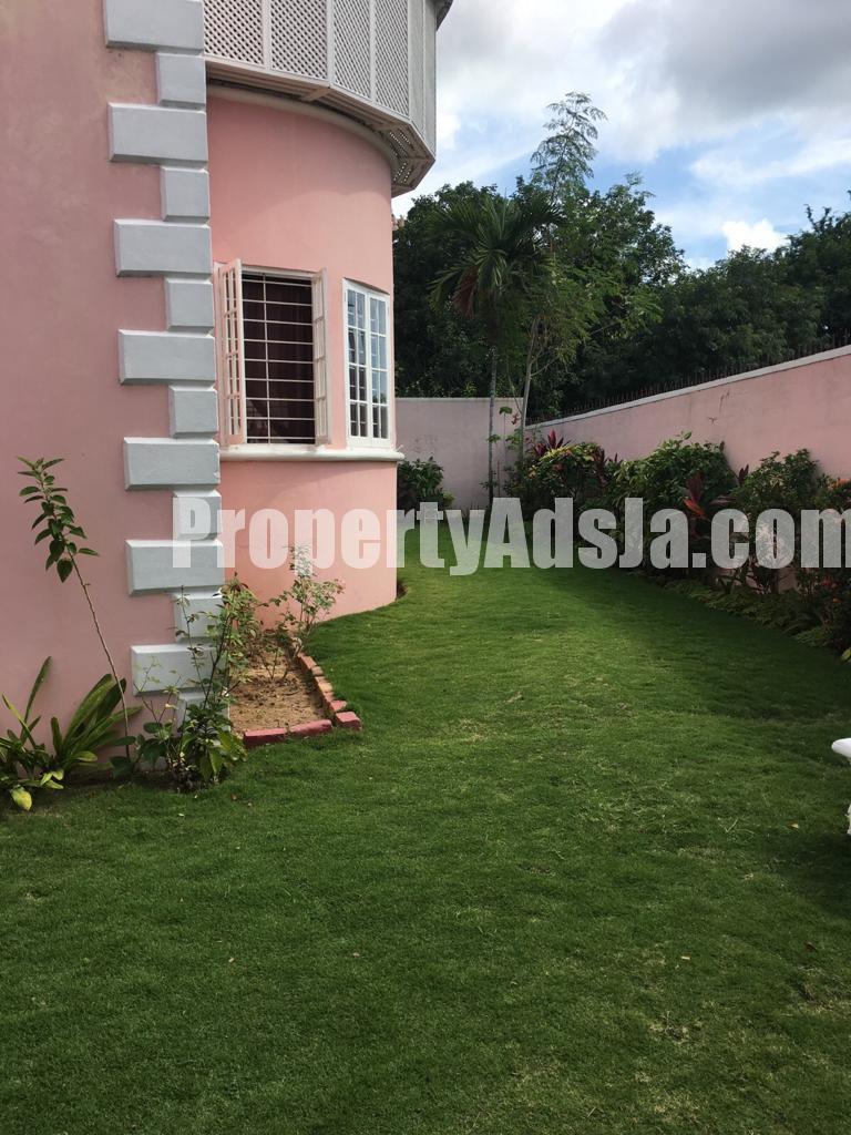 Townhouse For Sale in SHORTWOOD AREA, Kingston / St. Andrew Jamaica