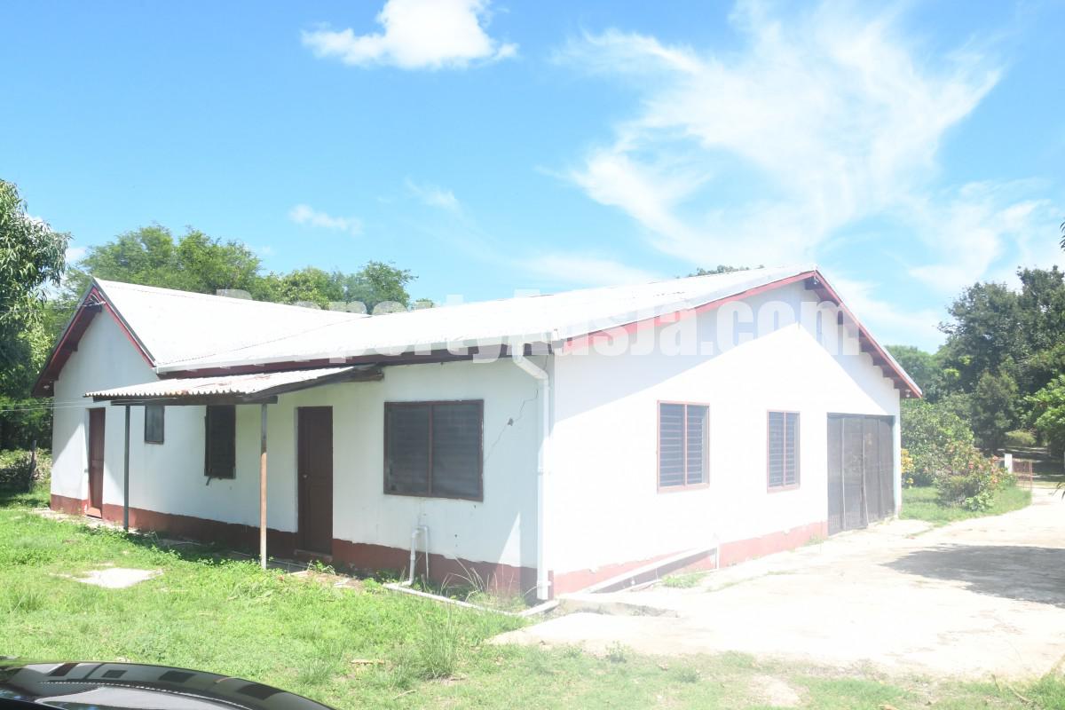 Commercial/farm land For Rent in Black River, St. Elizabeth Jamaica