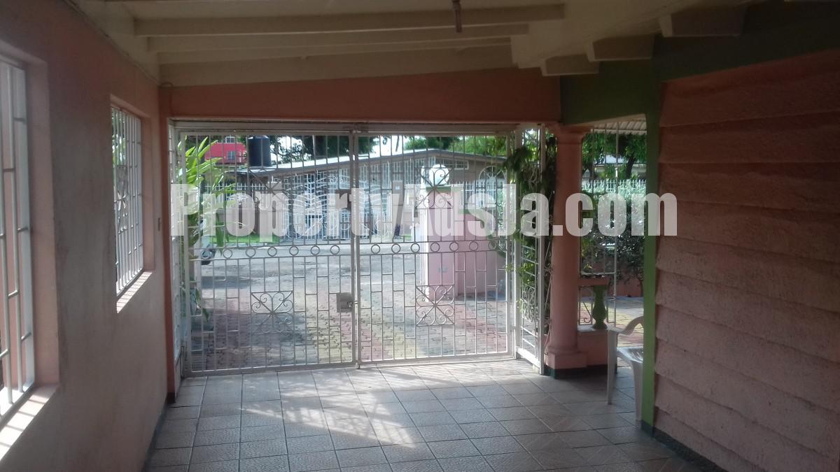 House For Sale in Constant Spring, Kingston / St. Andrew Jamaica
