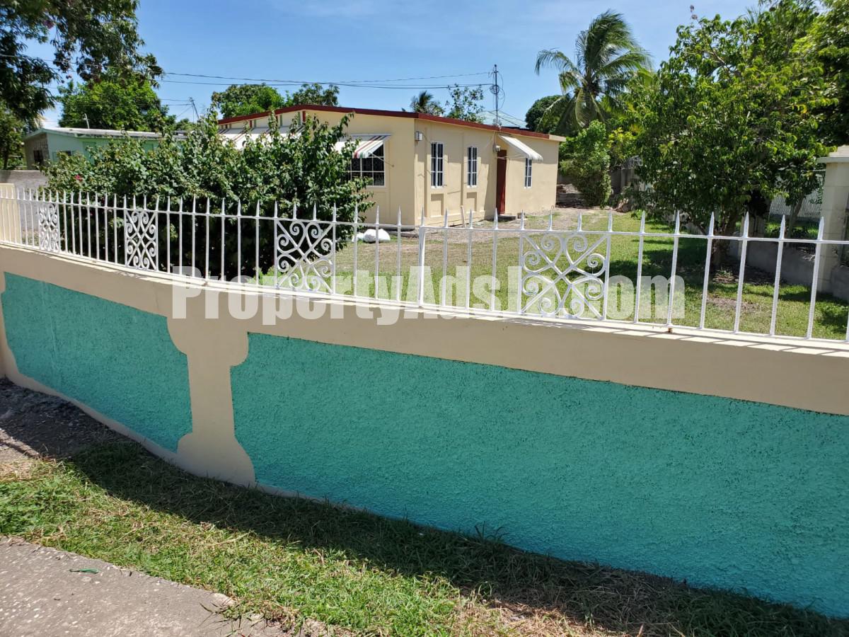 House For Rent in Mineral Heights May Pen, Clarendon Jamaica