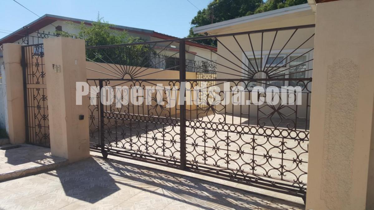 House For Rent in Molynes Road, Kingston / St. Andrew Jamaica