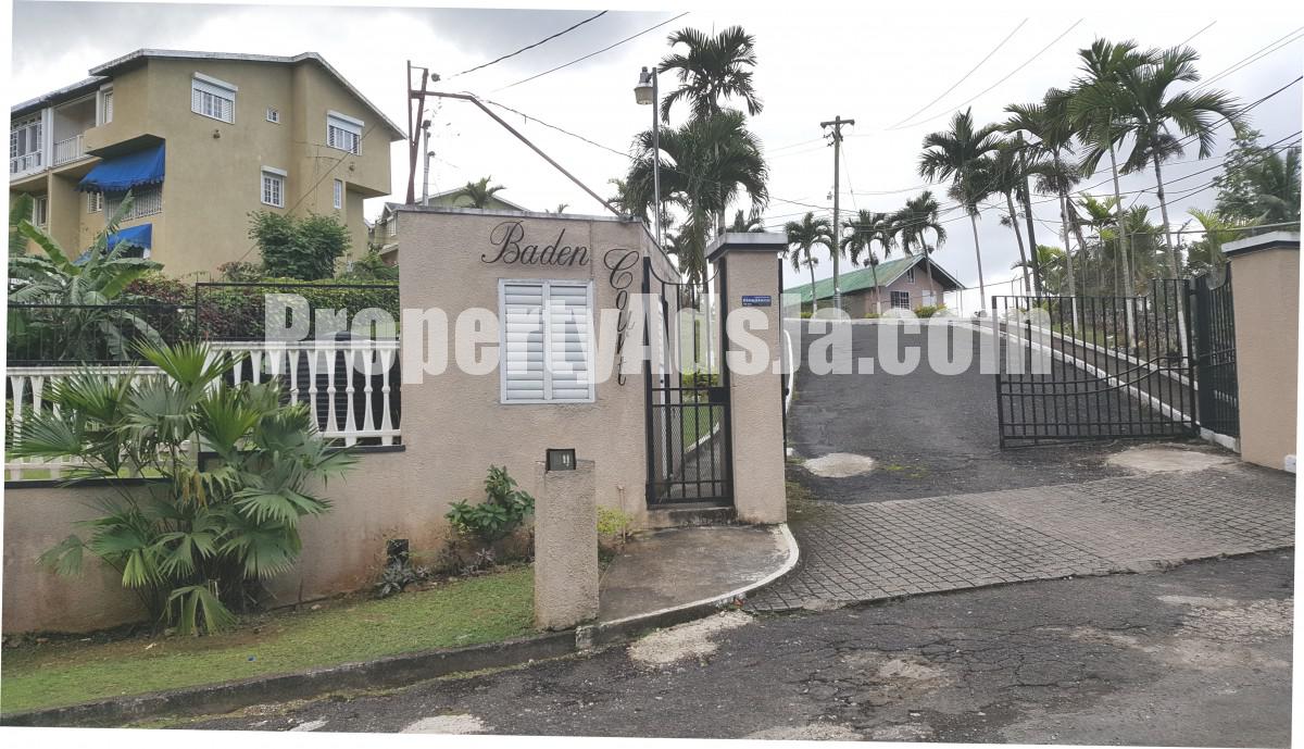 Townhouse For Sale in Sherbourne Heights Stony Hill, Kingston / St