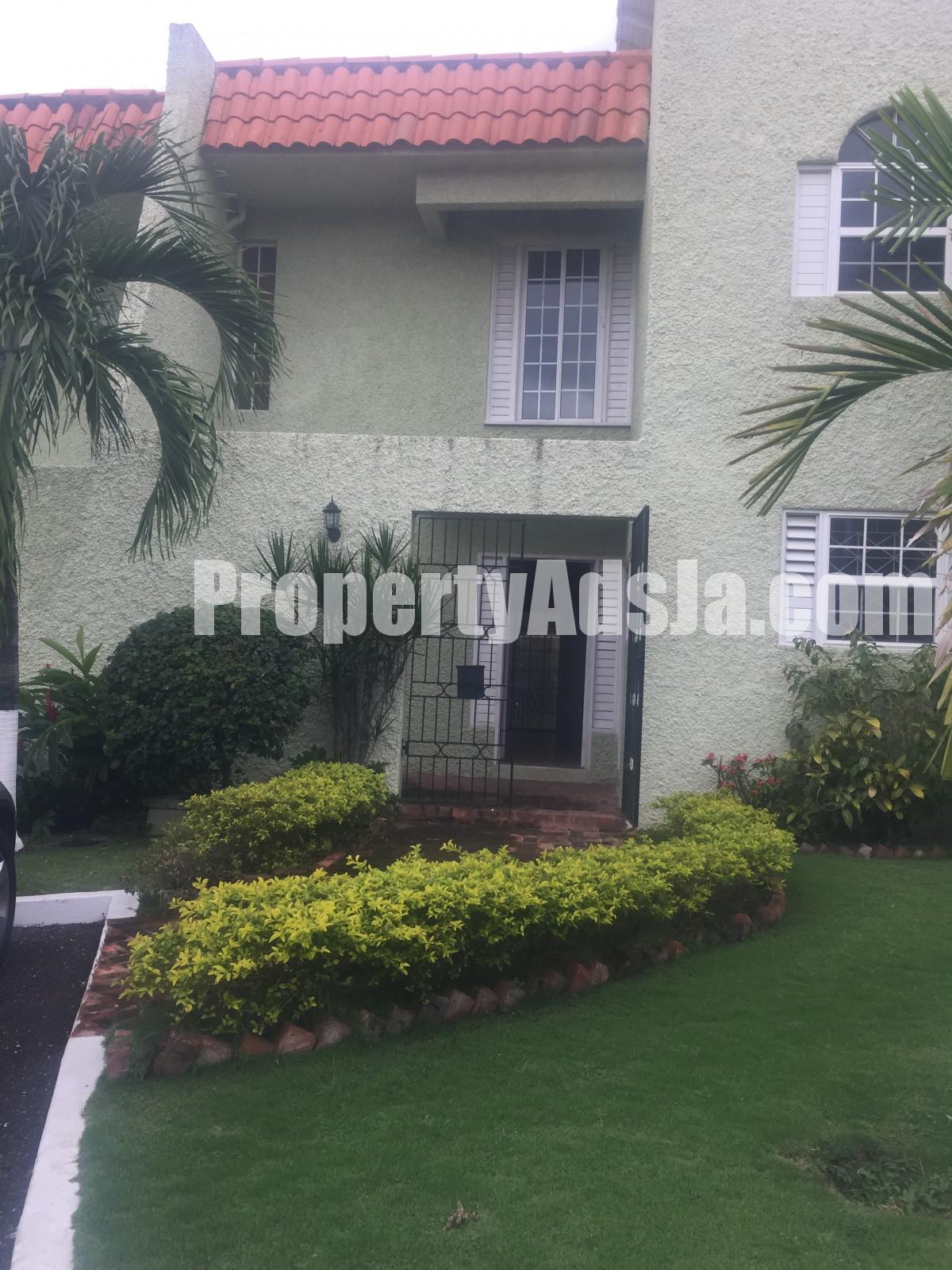 Townhouse For Sale in SHORTWOOD RD CHERRY GARDENS, Kingston / St