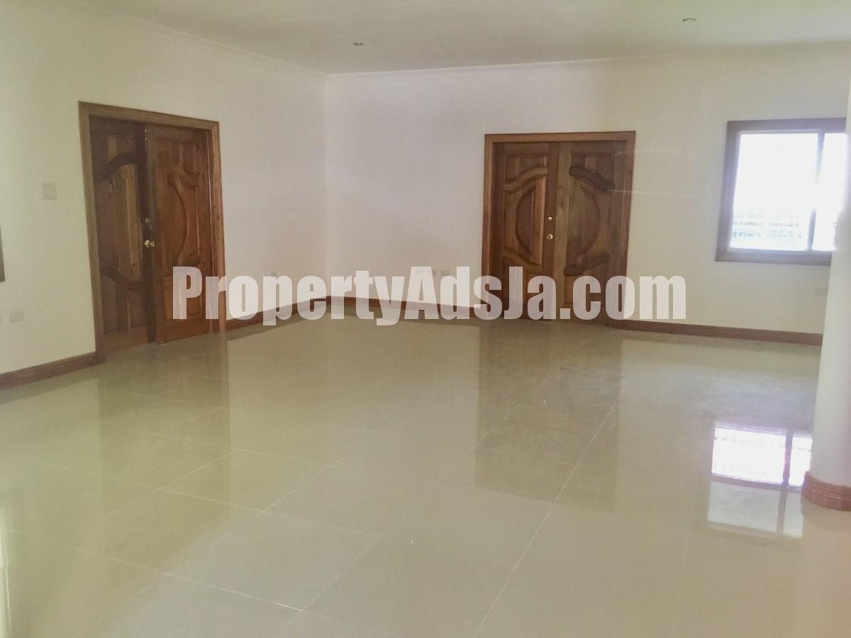 House For Sale in Kingston 6, Kingston / St. Andrew Jamaica