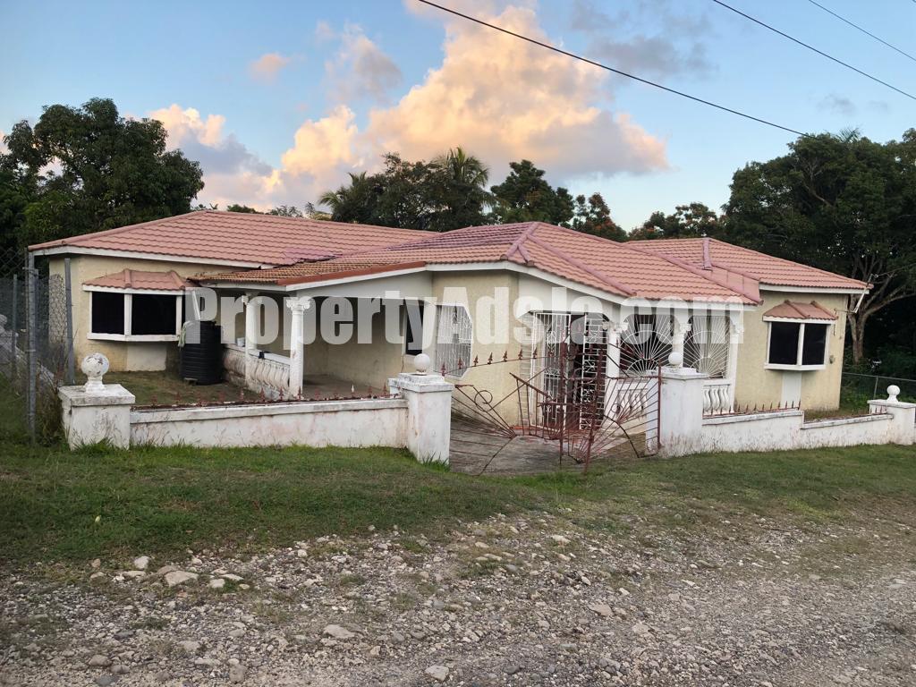 House For Sale in WHITEHALL, St. Mary Jamaica