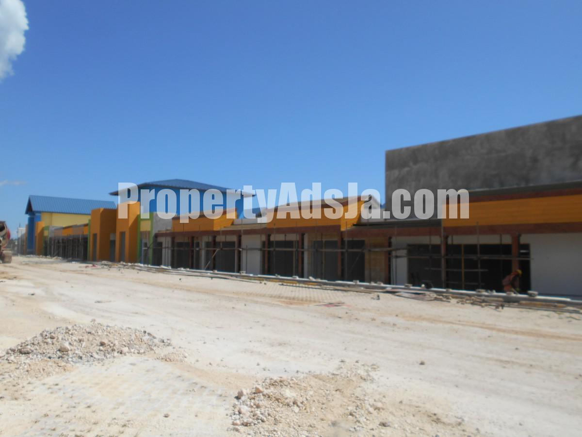 Commercial building For Rent in May Pen, Clarendon Jamaica