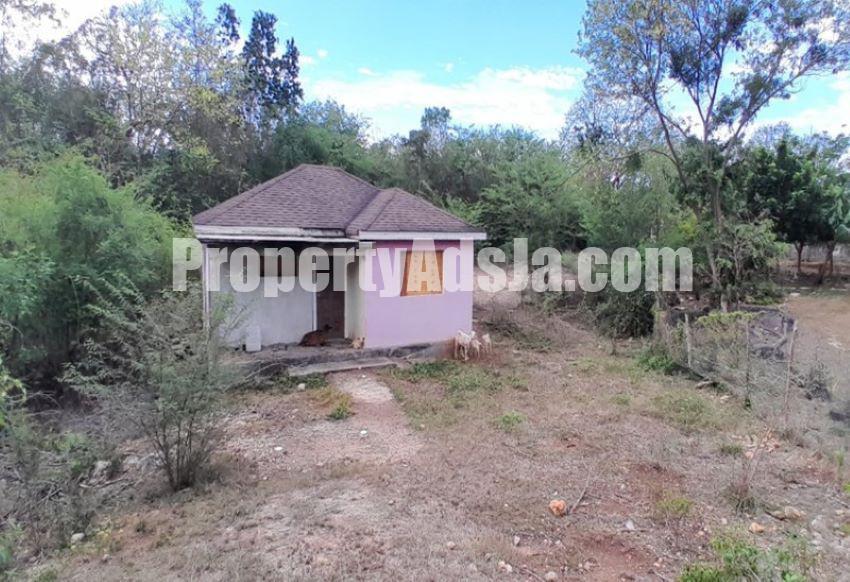 House For Sale in Birds Hill, Clarendon Jamaica