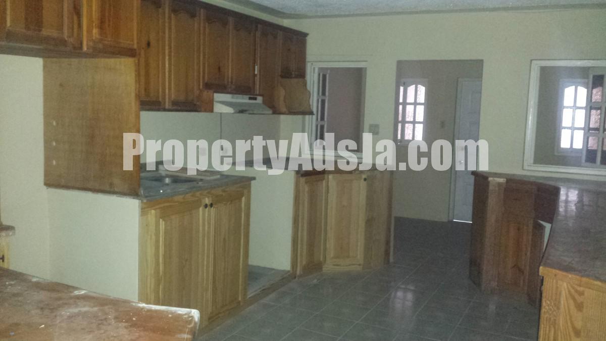 Townhouse For Sale in Gregory Park Portmore, St. Catherine Jamaica