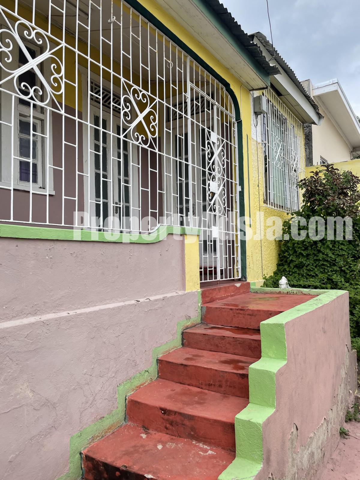 House For Sale in Kingston, Kingston / St. Andrew Jamaica