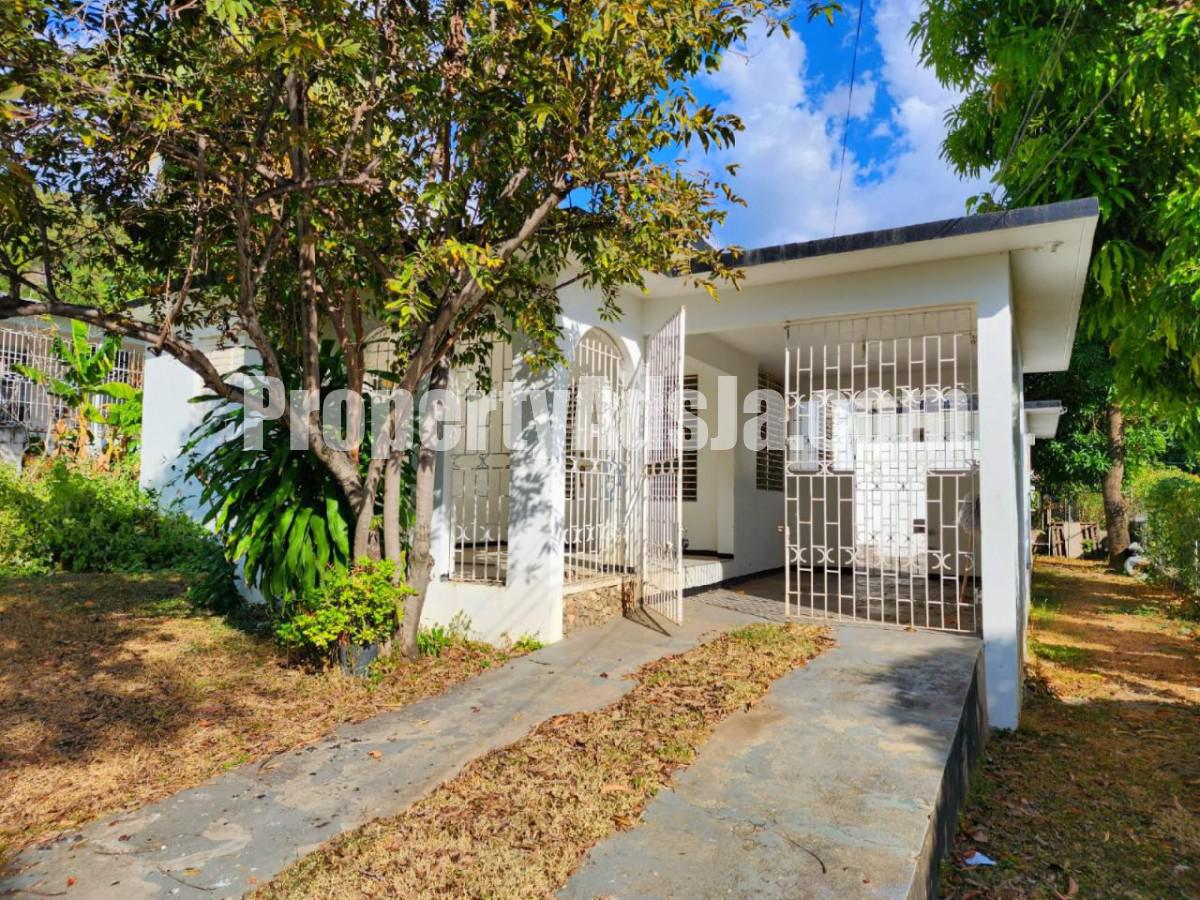 House For Rent in HART BOULEVARD Kingston 6, Kingston / St. Andrew