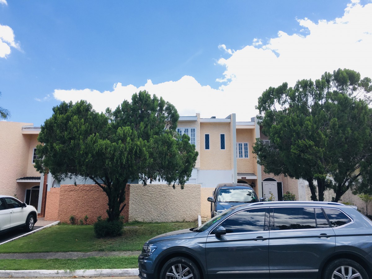 Townhouse For Rent in Hope Road Kingston 6, Kingston / St. Andrew