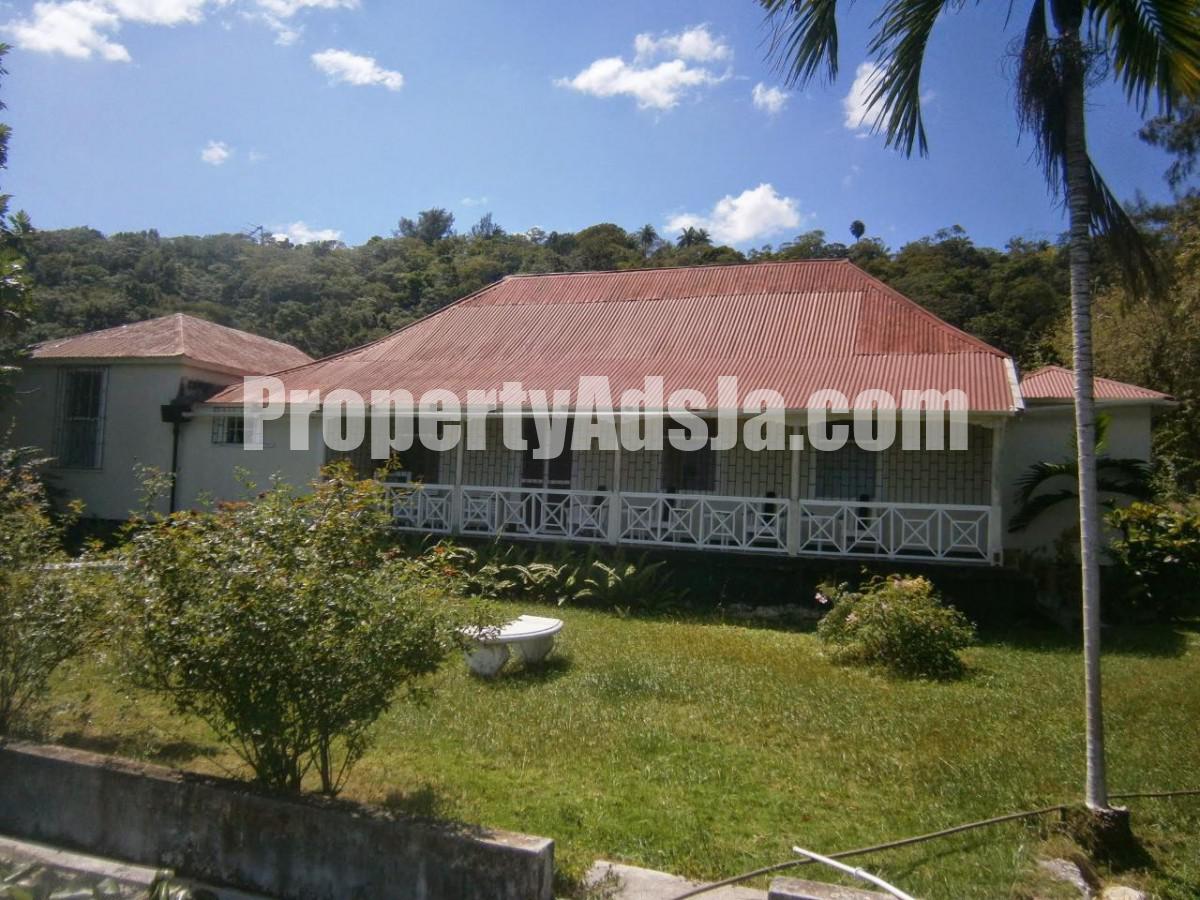 House For Sale in Duncans, Trelawny Jamaica