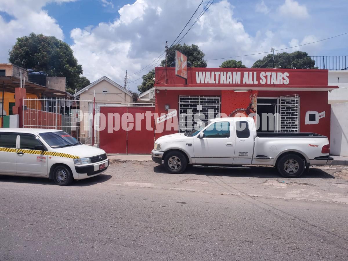 House For Sale in WALTHAM PARK ROAD SWIMMERS PEN, Kingston / St. Andrew