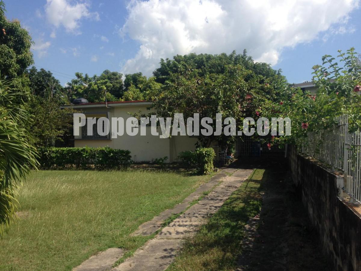 House For Sale in Mona Kgn 6, Kingston / St. Andrew Jamaica