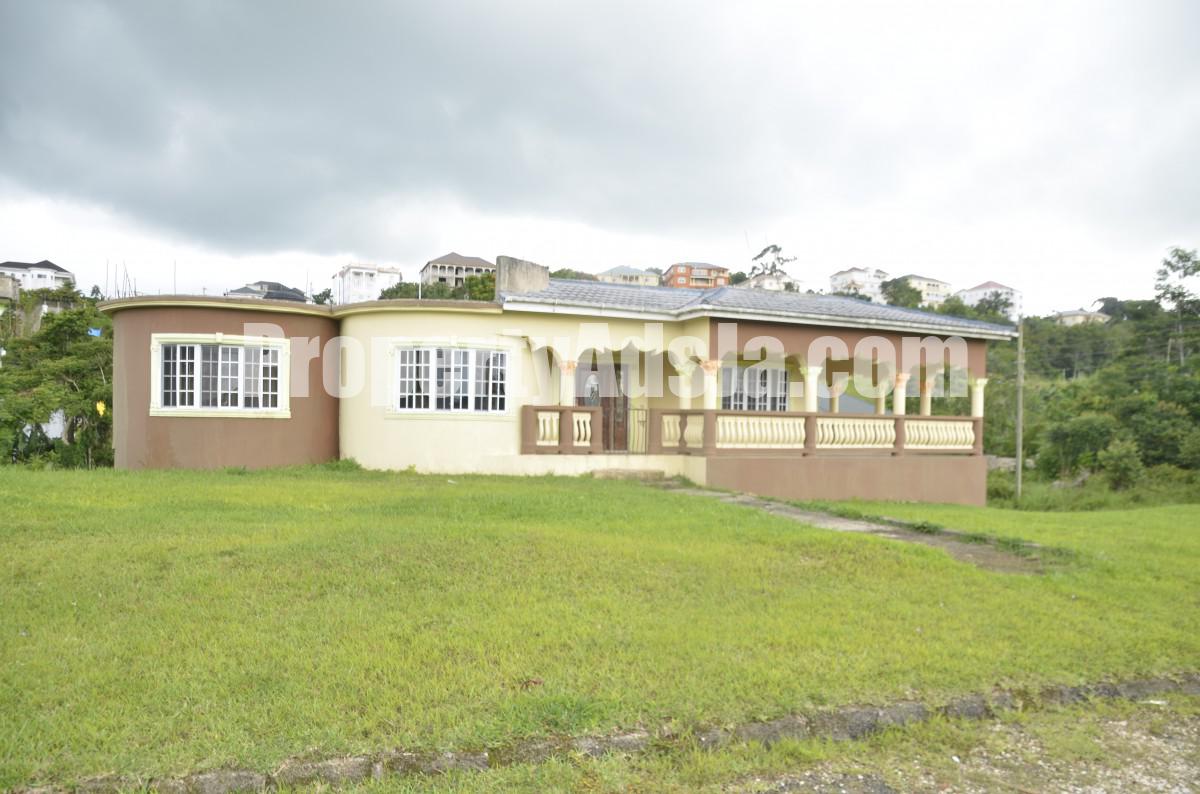 House For Sale in Spalding, Manchester Jamaica