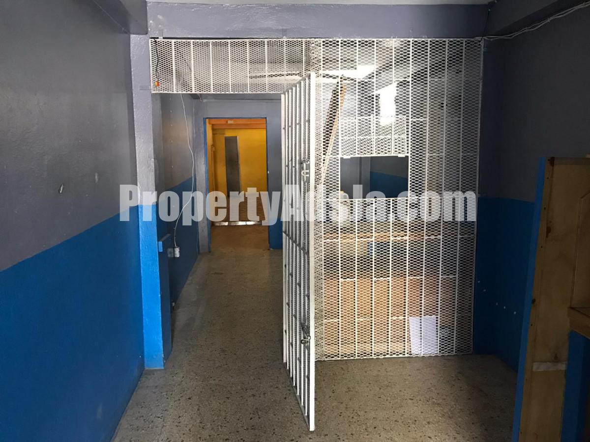 Commercial building For Rent in Hagley Park, Kingston / St. Andrew