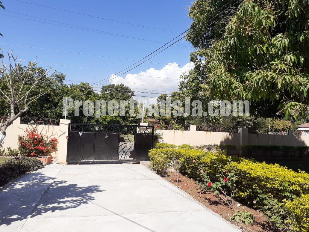 House For Sale in Sundown Crescent, Kingston / St. Andrew Jamaica