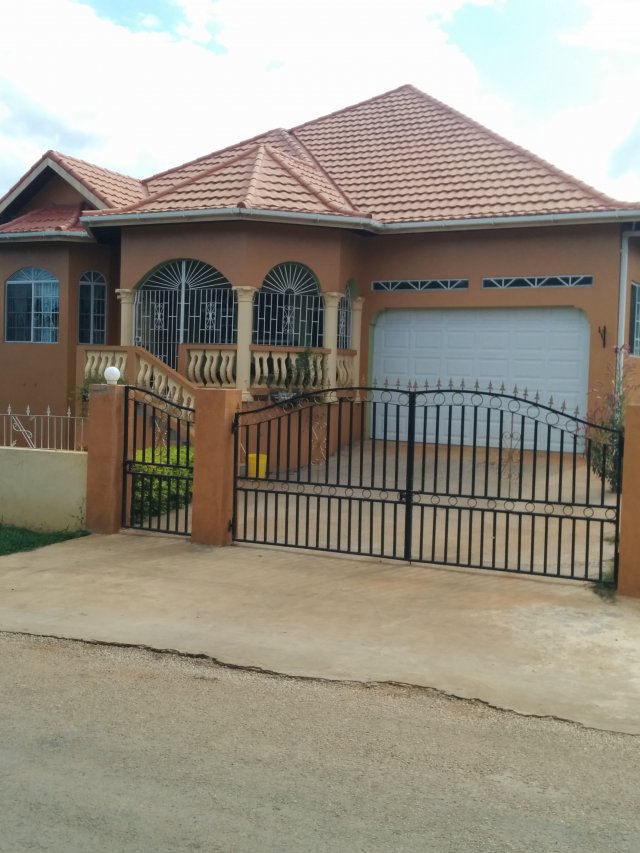 House For Sale in Hanson Drive, St. Elizabeth Jamaica