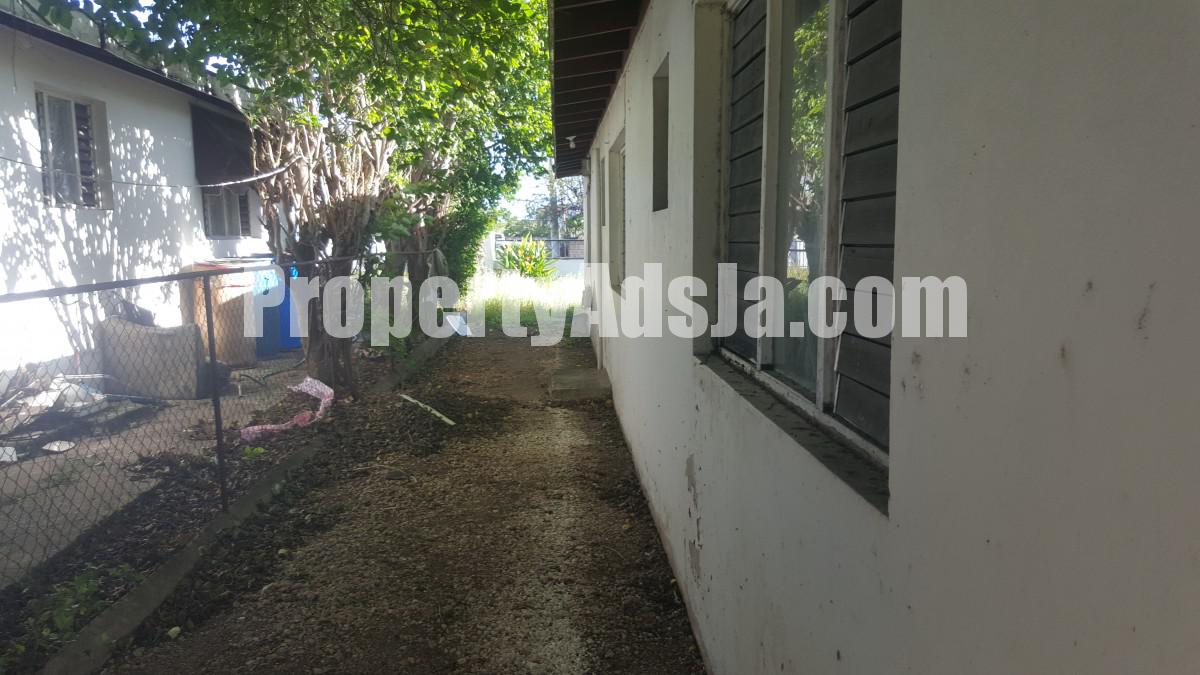 House For Sale in Molynes Road, Kingston / St. Andrew Jamaica