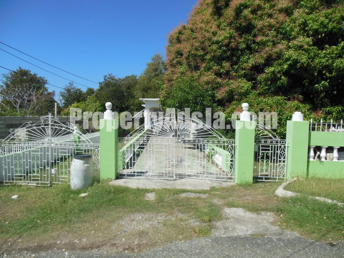 House For Sale in Pamphret Yallahs, St. Thomas Jamaica