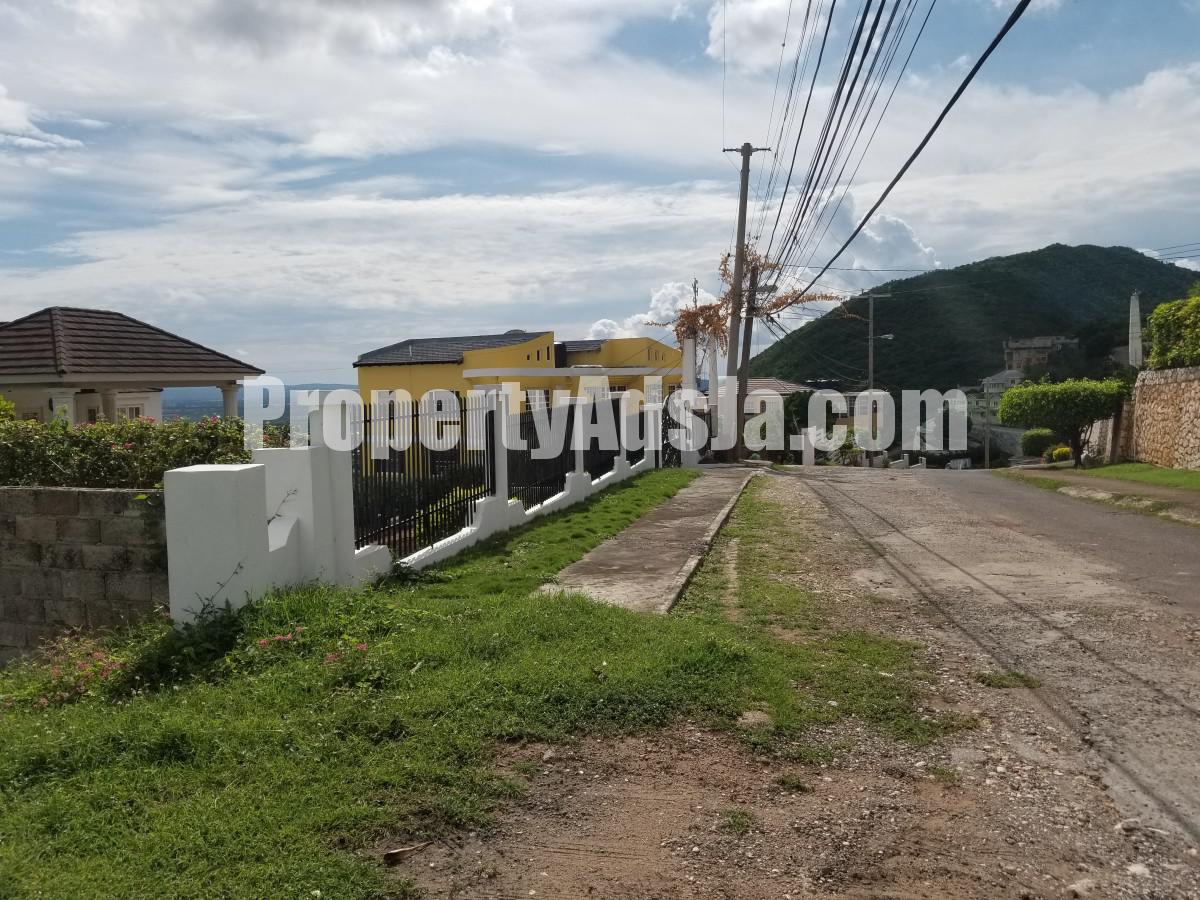 House For Sale in Queens Hill, Kingston / St. Andrew Jamaica