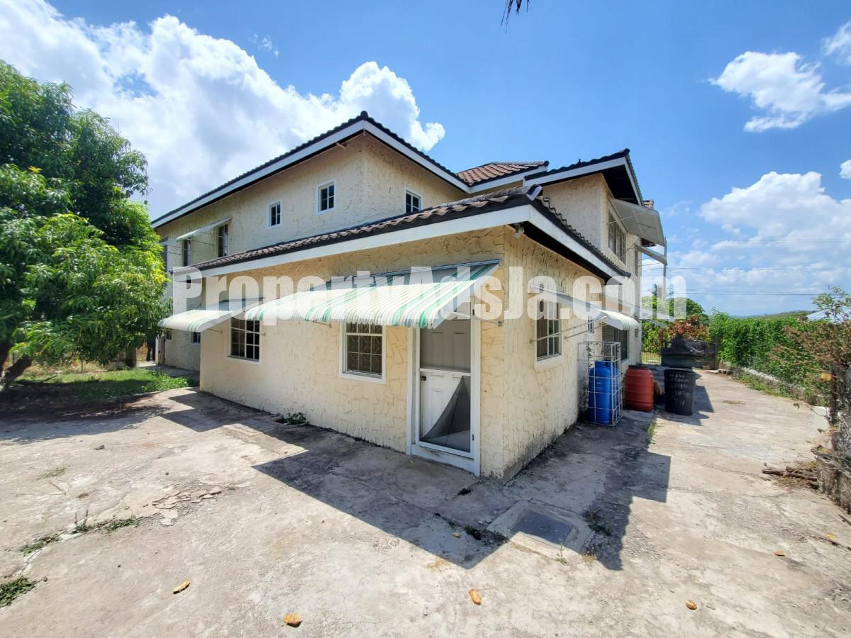 House For Sale in Chateau, Clarendon Jamaica