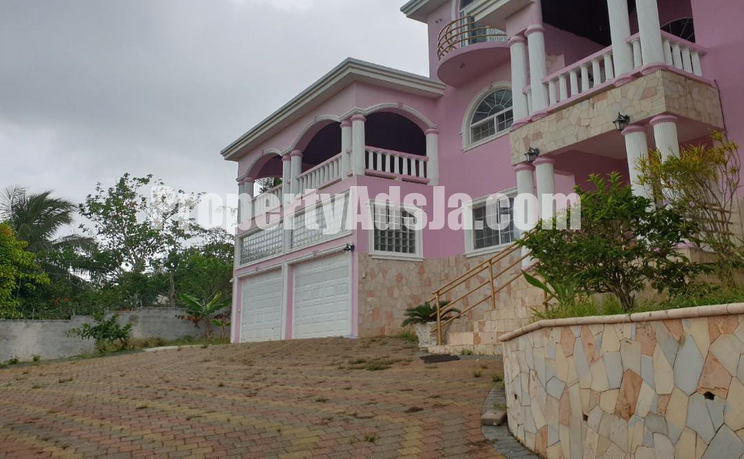 House For Sale in INGLESIDE, Manchester Jamaica